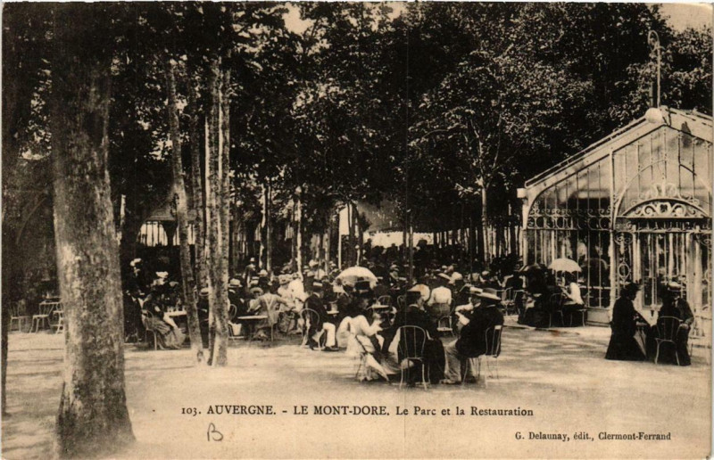 Carte postale ancienne Le Mont-Dore Le Parc et la Restauration à Mont-Dore