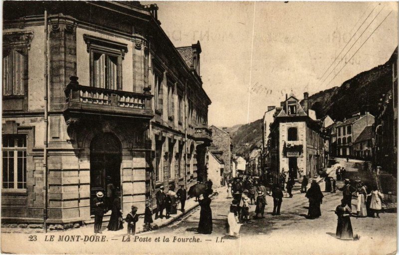 Carte postale ancienne Le Mont-Dore La Poste et la Fourche à Mont-Dore