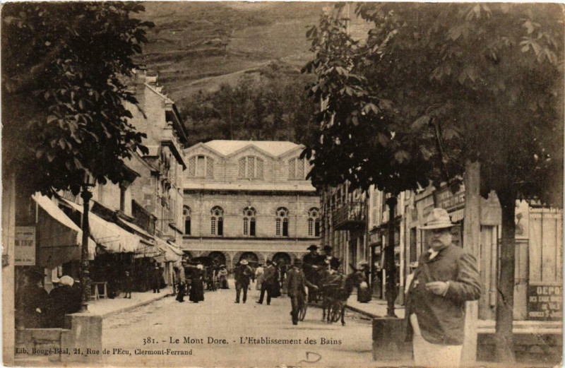 Carte postale ancienne Le Mont-Dore L'Etabl. des Bains à Mont-Dore