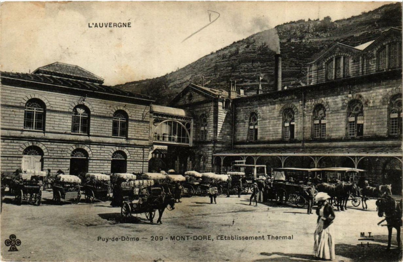 Carte postale ancienne Le Mont-Dore L'Etabl. thermal à Mont-Dore
