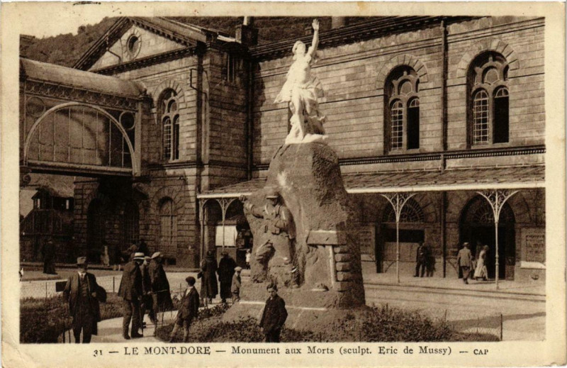 Carte postale ancienne Le Mont-Dore Monument aux Morts à Mont-Dore