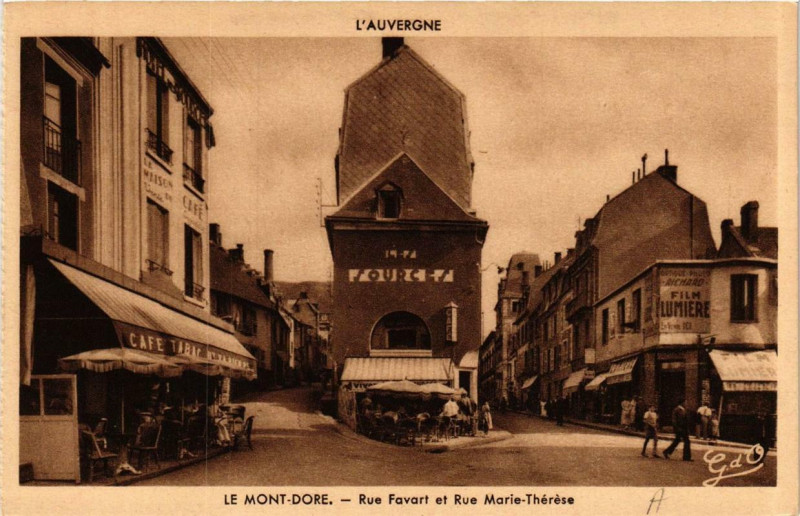 Carte postale ancienne Le Mont-Dore Rue Favart et Rue Marie-Thérése à Mont-Dore
