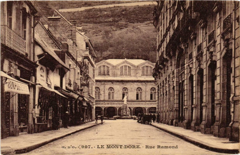 Carte postale ancienne Le Mont-Dore Rue Ramond à Mont-Dore