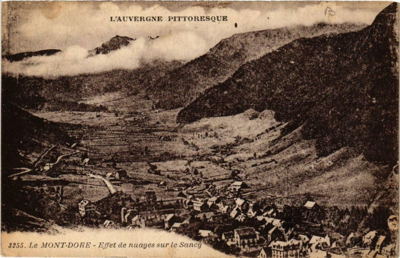 Carte postale ancienne Le Mont-Dore Effet de nuages sur le Sancy à Mont-Dore