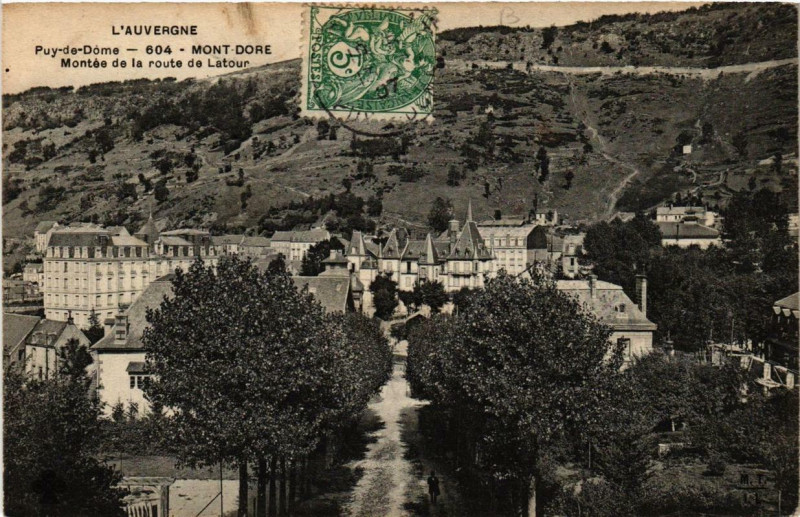 Carte postale ancienne Le Mont-Dore Montée de la route de Latour à Mont-Dore