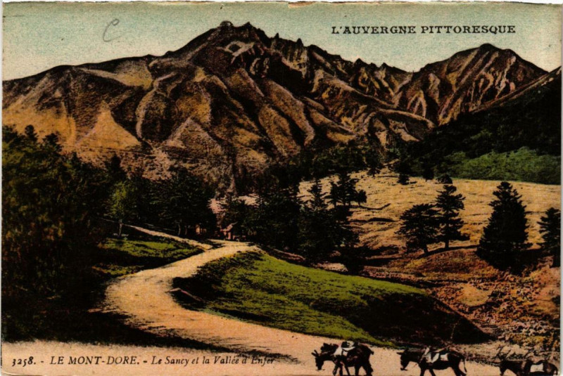 Carte postale ancienne Le Mont-Dore Le Sancy et la Vallée d'Enfer à Mont-Dore
