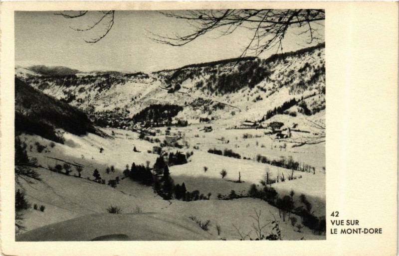 Carte postale ancienne Le Mont-Dore Vue sur Le Mont-Dore à Mont-Dore