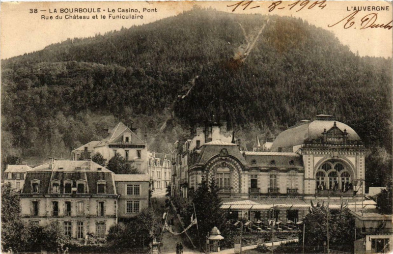 Carte postale ancienne La Bourboule Le Casino Pont Rue du Chateau et le Funiculaire à La Bourboule