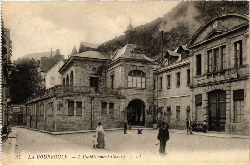 Carte postale ancienne La Bourboule L'Etabl. Choussy à La Bourboule