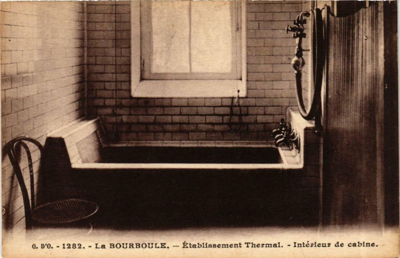 Carte postale ancienne La Bourboule Etabl. Thermal Intérieur de cabine à La Bourboule