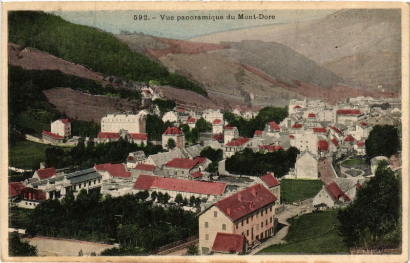 Carte postale ancienne Le Mont-Dore Vue panoramique à Mont-Dore