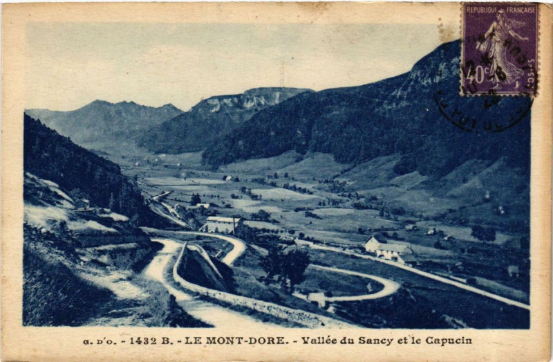 Carte postale ancienne Le Mont-Dore Vallée du Sancy et le Capucin à Mont-Dore