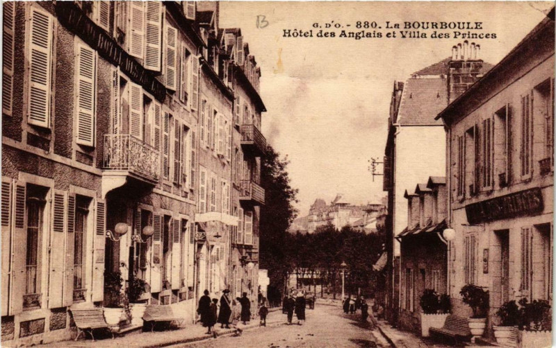 Carte postale ancienne La Bourboule Hotel des Anglais et Villa des Princes à La Bourboule