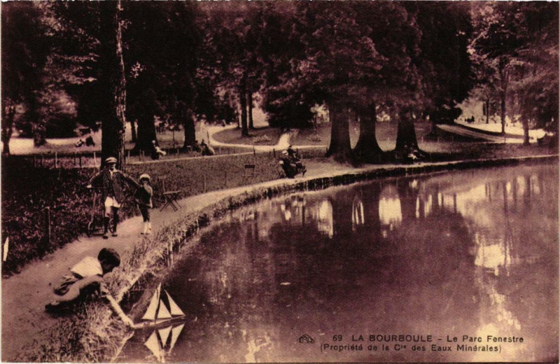 Carte postale ancienne La Bourboule Le Parc Fenestre à La Bourboule