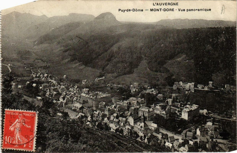 Carte postale ancienne Le Mont-Dore Vue panoramique à Mont-Dore