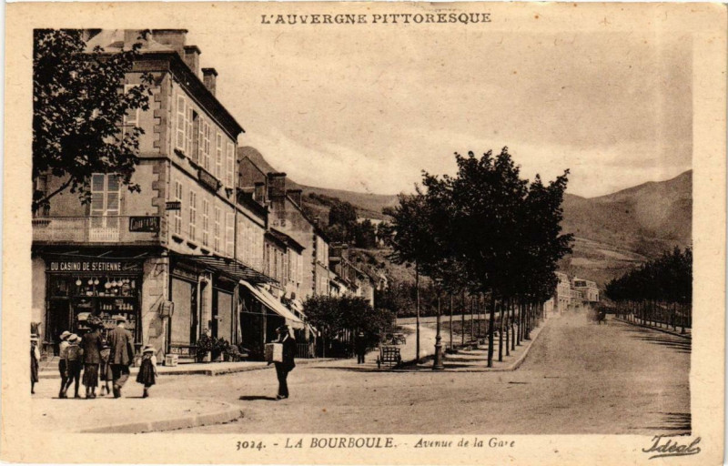 Carte postale ancienne La Bourboule Avenue de la Gare à La Bourboule