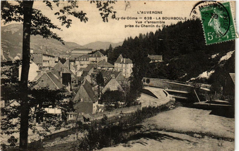Carte postale ancienne La Bourboule Vue d'ensemble prise du Chemin du Charlet à La Bourboule