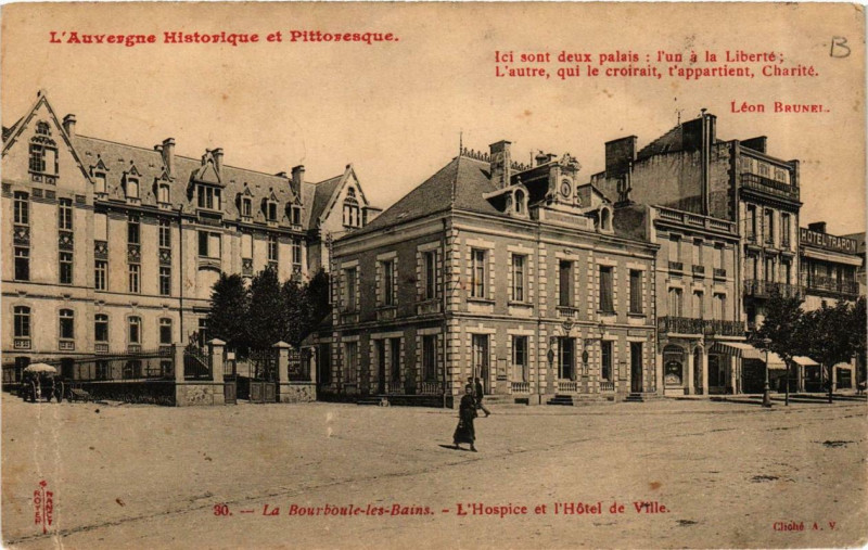 Carte postale ancienne La Bourboule L'Hospice et l'Hotel de Ville à La Bourboule