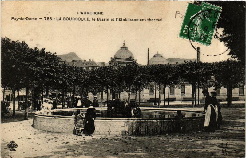 Carte postale ancienne La Bourboule Le Bassin et l'Etabl. thermal à La Bourboule