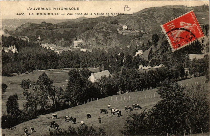 Carte postale ancienne La Bourboule Vue prise de la Vallée de Vendeix à La Bourboule