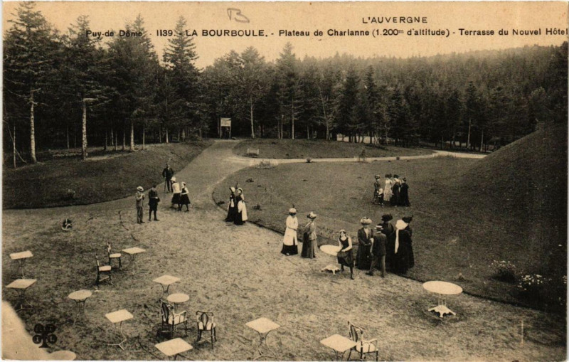 Carte postale ancienne La Bourboule Plateau de Charlanne Terrasse du Nouvel Hotel à La Bourboule