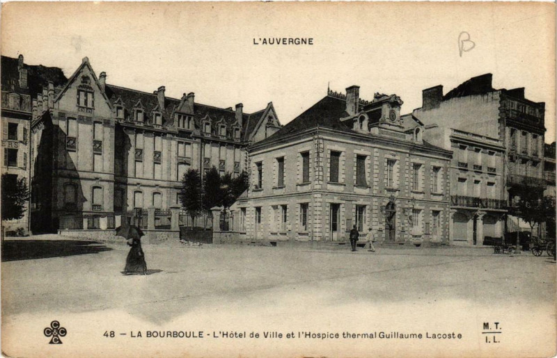 Carte postale ancienne La Bourboule L'Hotel de Ville et l'Hospice Thermal Guill. Lac à La Bourboule