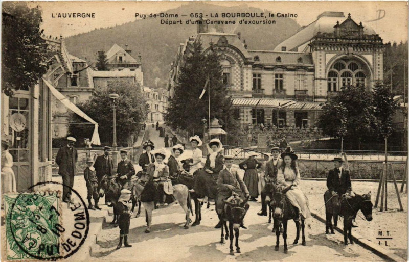 Carte postale ancienne La Bourboule Le Casino depart d'une Caravane d'excursion à La Bourboule