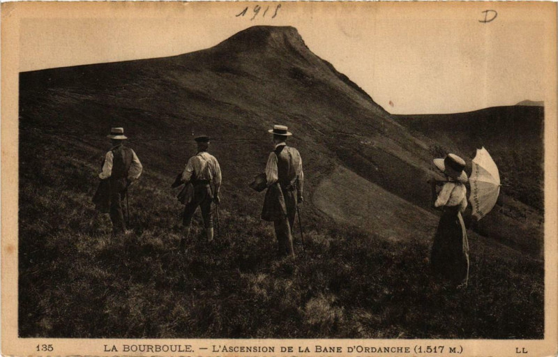 Carte postale ancienne La Bourboule L'Ascension de la Bane d'Ordanche à La Bourboule