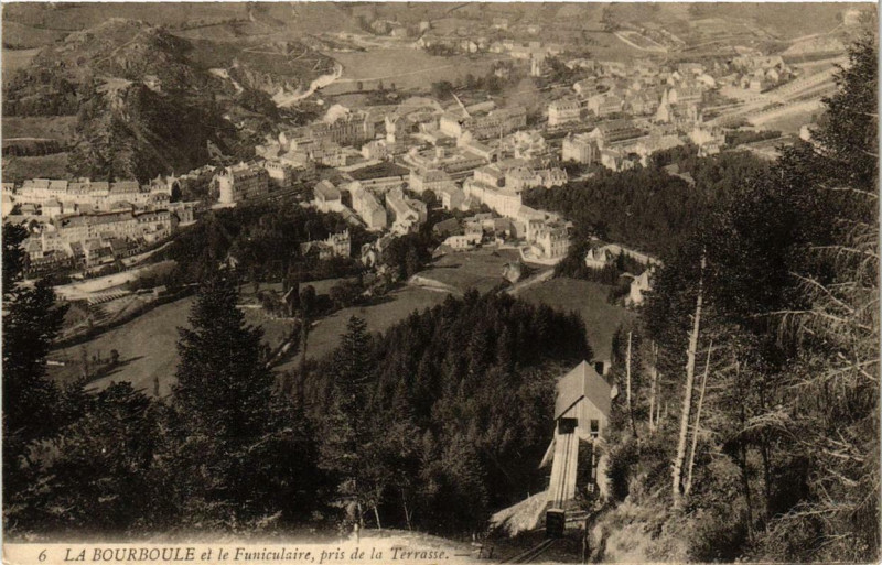 Carte postale ancienne La Bourboule et le Funiculaire pris de la Terrasse à La Bourboule