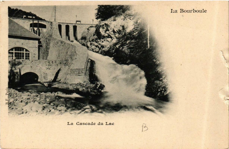 Carte postale ancienne La Bourboule La Cascade du Lac à La Bourboule