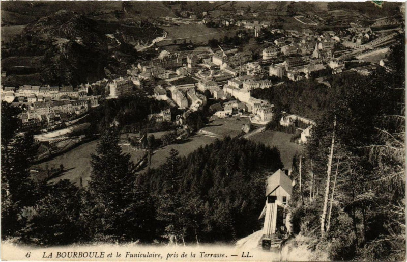 Carte postale ancienne La Bourboule et le Funiculaire pris de la Terrasse à La Bourboule
