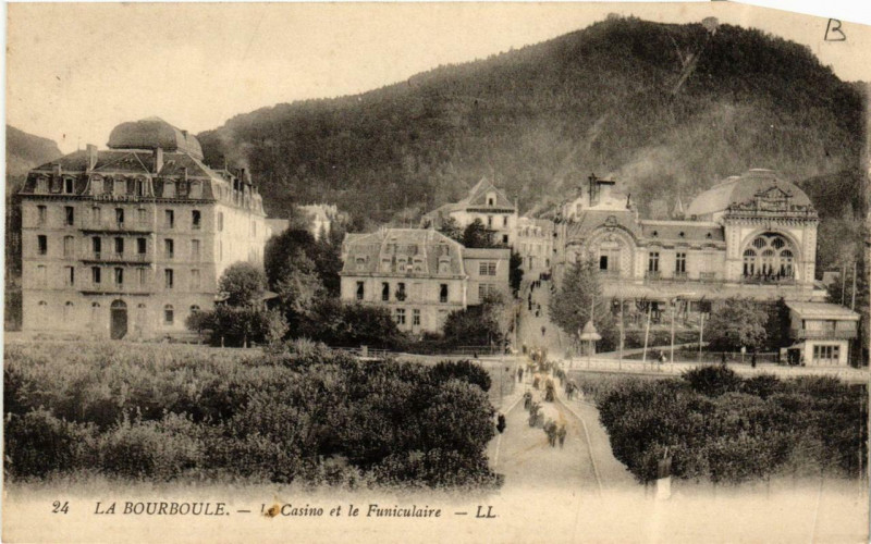 Carte postale ancienne La Bourboule - Le Casino et le Funiculaire à La Bourboule