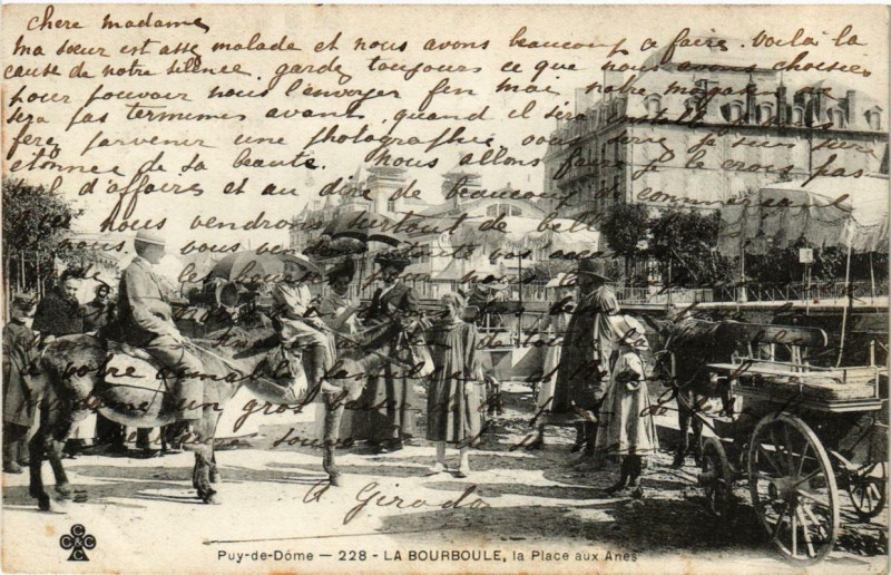 Carte postale ancienne La Bourboule La Place aux Anes à La Bourboule