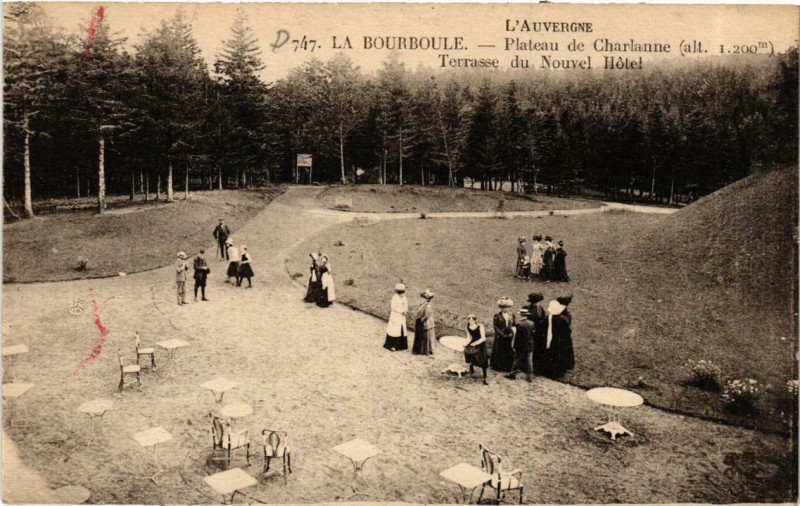 Carte postale ancienne La Bourboule Plateau de Charlanne Terrasse du Nouvel Hotel à La Bourboule