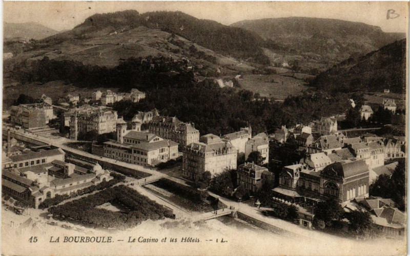 Carte postale ancienne La Bourboule Le Casino et les Hotels à La Bourboule