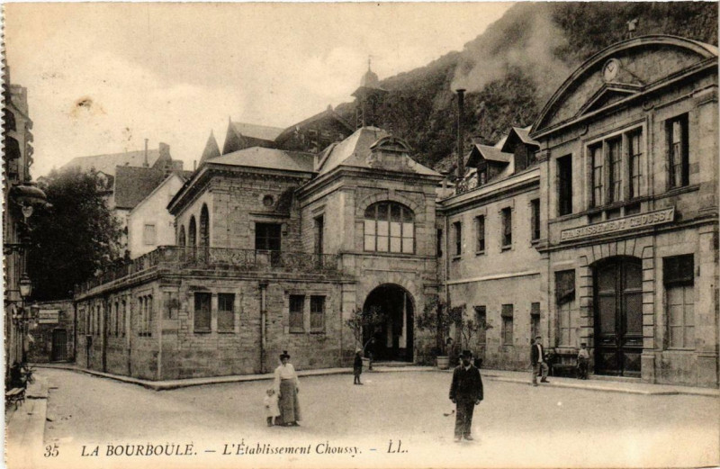 Carte postale ancienne La Bourboule L'Etabl. Choussy à La Bourboule