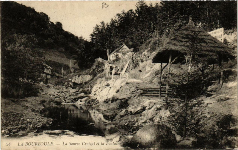 Carte postale ancienne La Bourboule La Source Croizat et la Fontaine pétrifiante à La Bourboule