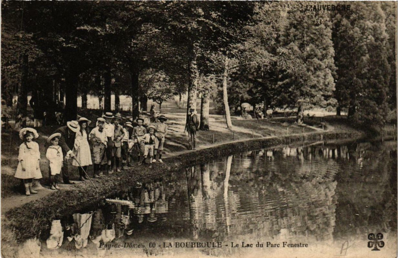 Carte postale ancienne La Bourboule Le Lac du Parc Fenestre à La Bourboule