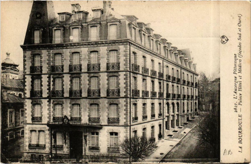 Carte postale ancienne La Bourboule Palace Hotel et Médicis à La Bourboule