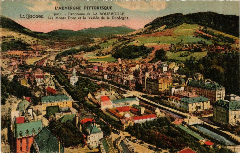 Carte postale ancienne La Bourboule Panorama Les Monts Dore et la Vallée à La Bourboule