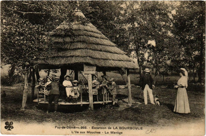 Carte postale ancienne La Bourboule L'Ile aux Mouches le Manége à La Bourboule