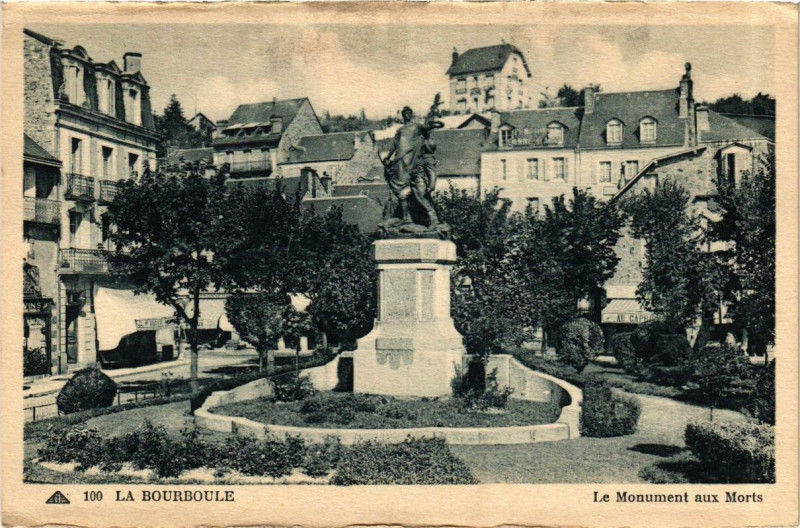 Carte postale ancienne La Bourboule Le Monument aux Morts à La Bourboule