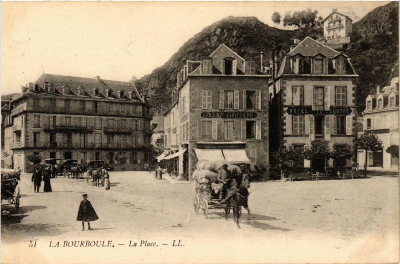 Carte postale ancienne La Bourboule La Place à La Bourboule