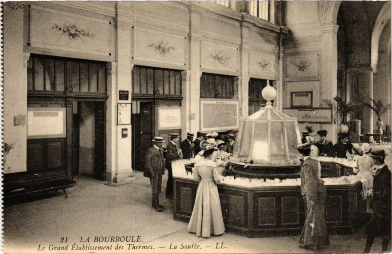 Carte postale ancienne La Bourboule Le Grand Etabl. des Thermes La Source à La Bourboule