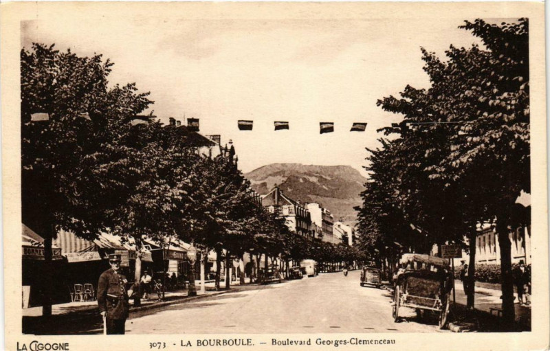 Carte postale ancienne La Bourboule Boulevard Georges-Clemenceau à La Bourboule