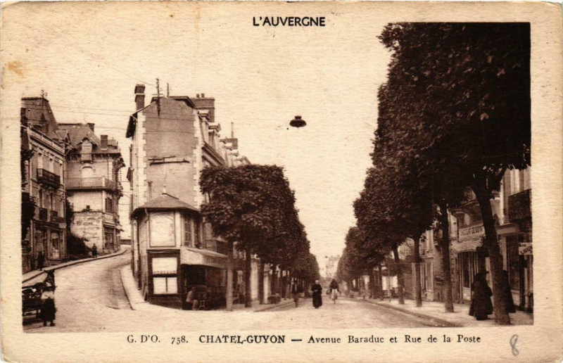 Carte postale ancienne Chatel-Guyon Avenue Baraduc et Rue de la Poste