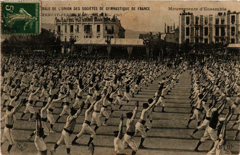 Carte postale ancienne Clermont-Ferrand Mouvements d'Ensemble à Clermont-Ferrand