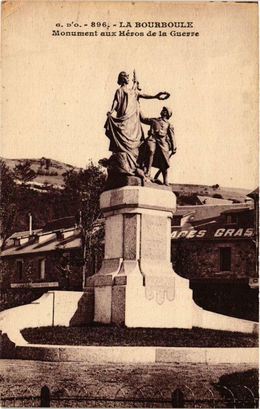 Carte postale ancienne La Bourboule Monument aux Heros de la Guerre à La Bourboule