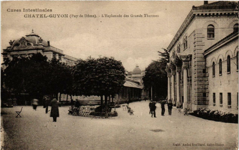 Carte postale ancienne Chatel-Guyon L'Esplanade des Grands Thermes