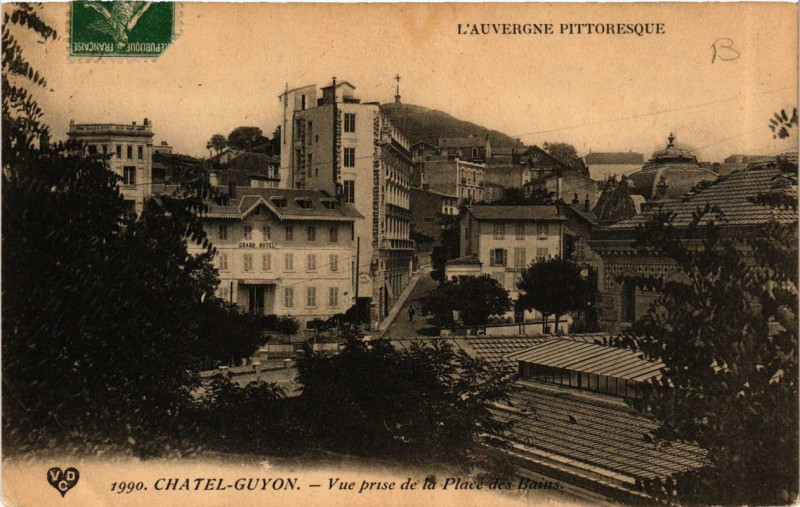 Carte postale ancienne Chatel-Guyon Vue prise de la Place des Bains à Ris